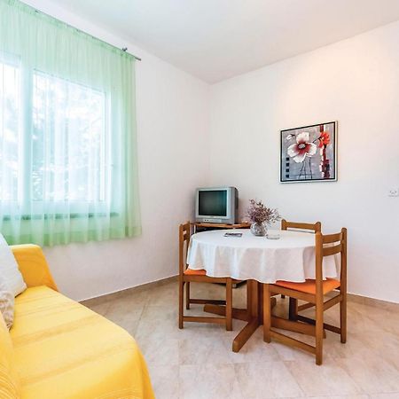 1 Bedroom Awesome Apartment In Supetarska Draga Dış mekan fotoğraf